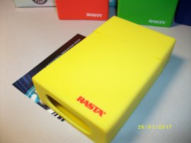 1 Pitillera de silicona Color amarilla , Marca Rasta.