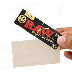 RAW Black Classic 1 1/4 papel de fumar. liar Natural. ultrafino. 25 libritoscaja completa.