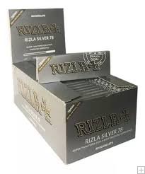 50 LIBRITOS DE PAPEL DE FUMAR RIZLA SILVER 78MM.