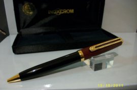 1 Elegante Boligrafo Inoxcrom Sirocco Guilloche . Burdeos -negro ENVIO GRATIS