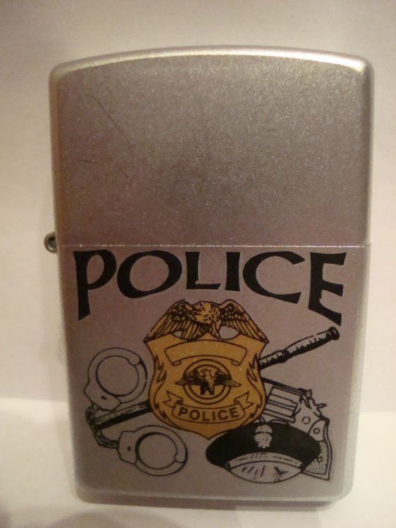 Mechero Zippo Police.